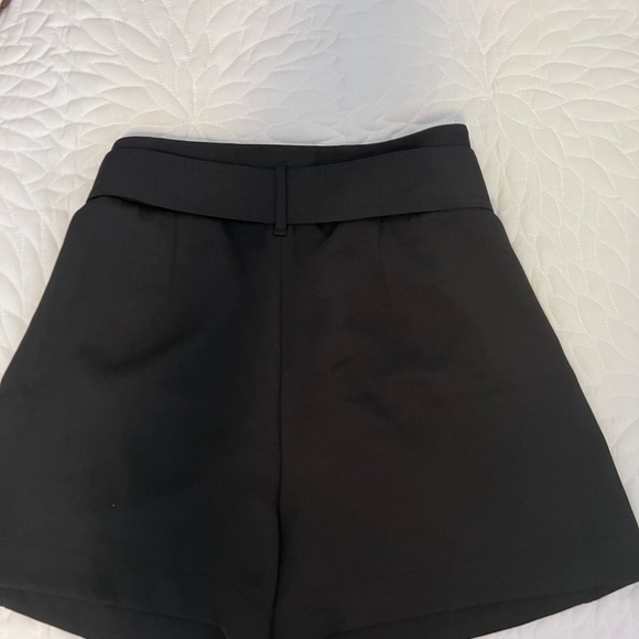 Aritzia Babaton Industry Short - Picture 4 of 4